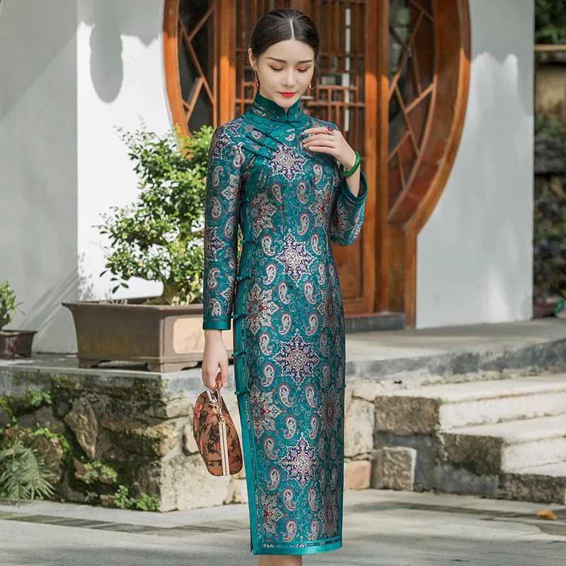 

Элегантное классическое женское ципао с открытым передом, высоким воротником и цветочным узором в ретро-стиле для осени и зимы