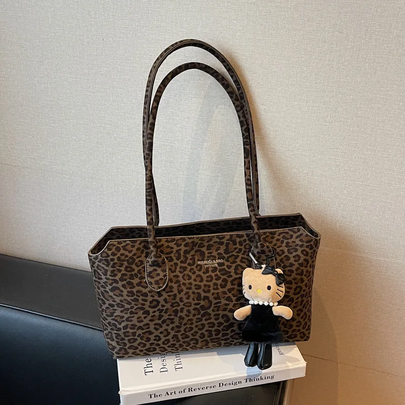 

Новинка 2023 года, женская большая сумка с леопардовым принтом, просторная сумка через плечо, легкая сумка-хобо с напуском, повседневная и универсальная в стиле бохо-шик