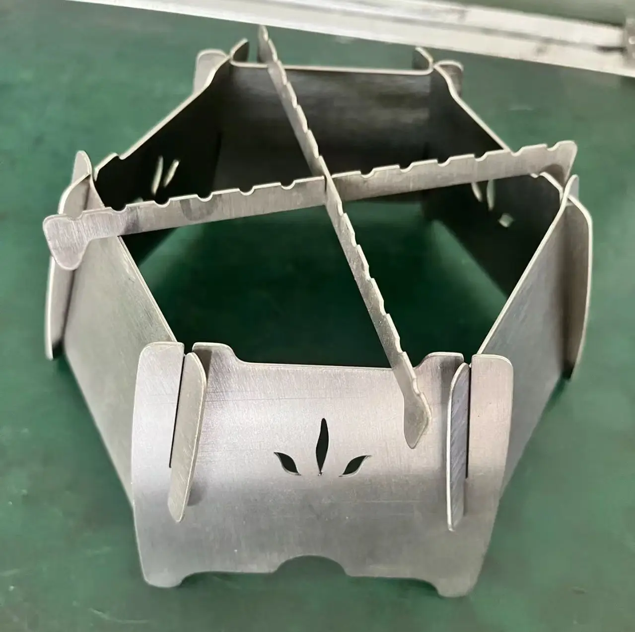 

Ветрозащитная плита из чистого титана, 6 шт., 190 г, несущая нагрузка, 20 кг. Размер хранения 95 x 98 x 6 мм. Толщина материала 1 мм. Высота 90 мм.