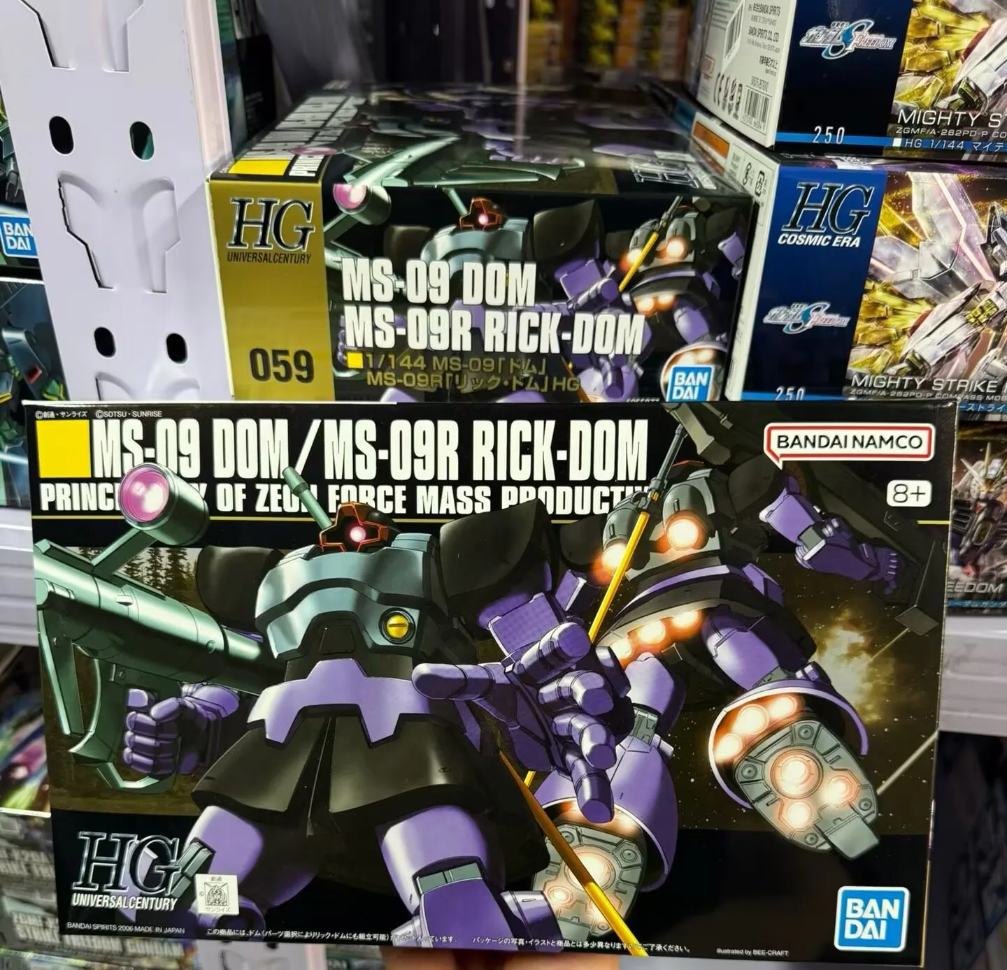 

Original Bandai Gundam Mobile Suit Gundam HGUC 059 MS-09 Dom Rick Dom HG 1/144 Model Kit Assembly Action Figure Model Toys