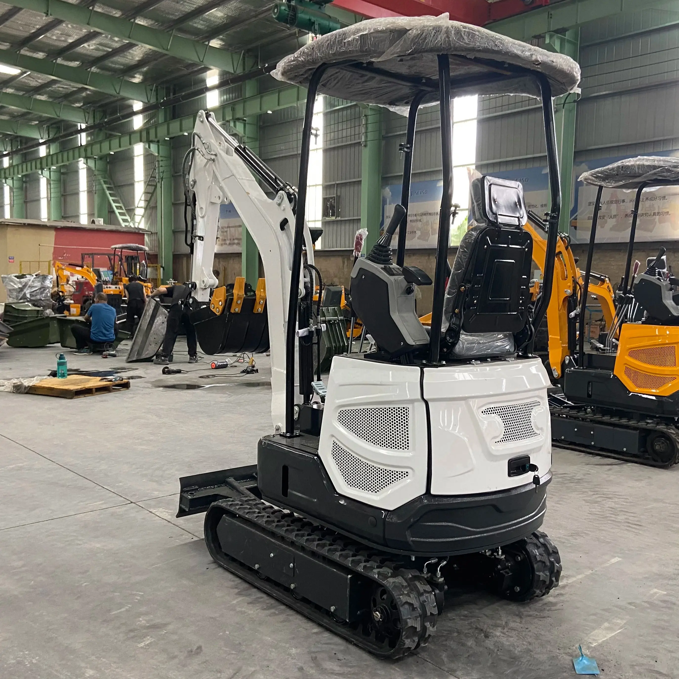 

Free delivery of EPA certified 1.8-ton tracked hydraulic bucket mini excavator for sale