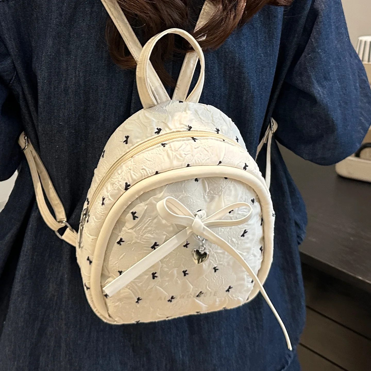 

Bow Shaped Small Bag for Women In The Summer of 2025, One Shoulder Armpit Bag, Fashionable and Sweet, Hand-Held Bag