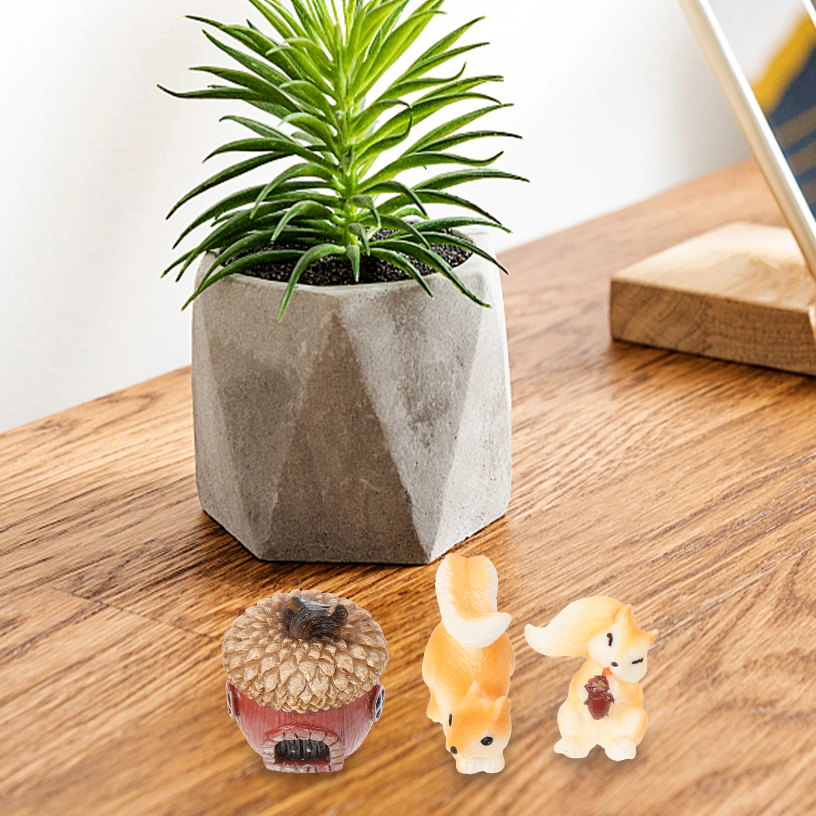 

12pcs Mini Squirrel Resin Figurines Desktop Adorable Miniature Squirrel Garden Micro L scaping Decoration Miniature Statues