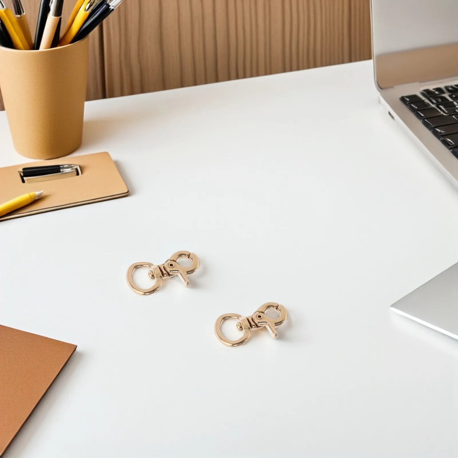 

4 шт. поворотные карабины-лобстеры из цельной латуни, пружинные защелкивающиеся крючки, зажимы для брелоков, фурнитура для шнурков, металлические аксессуары для сумок DIY