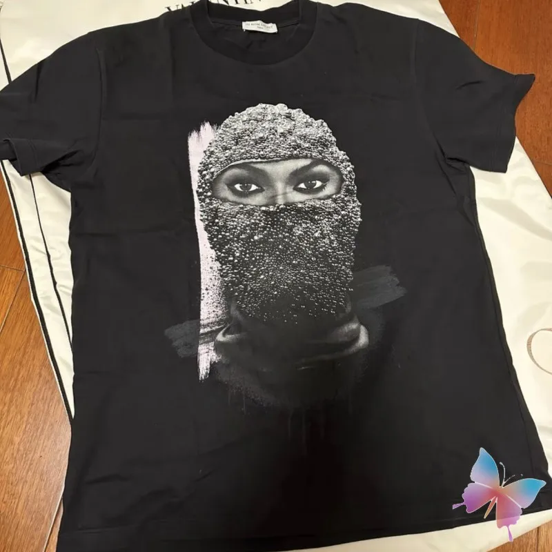 

24ss American High Street IHNOMUHNIT Tshirts Grey Diamond Mask Portrait Splashed Ink Print Cotton Short Sleeve T-shirt Men Women