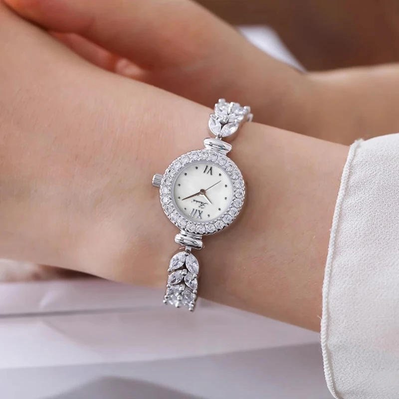 2024 New Mermaid Watch Small Dial Gypsophila Bracelet Watch Light Luxury Popular Fishtail Chain Women's Watch Gift Best Choice