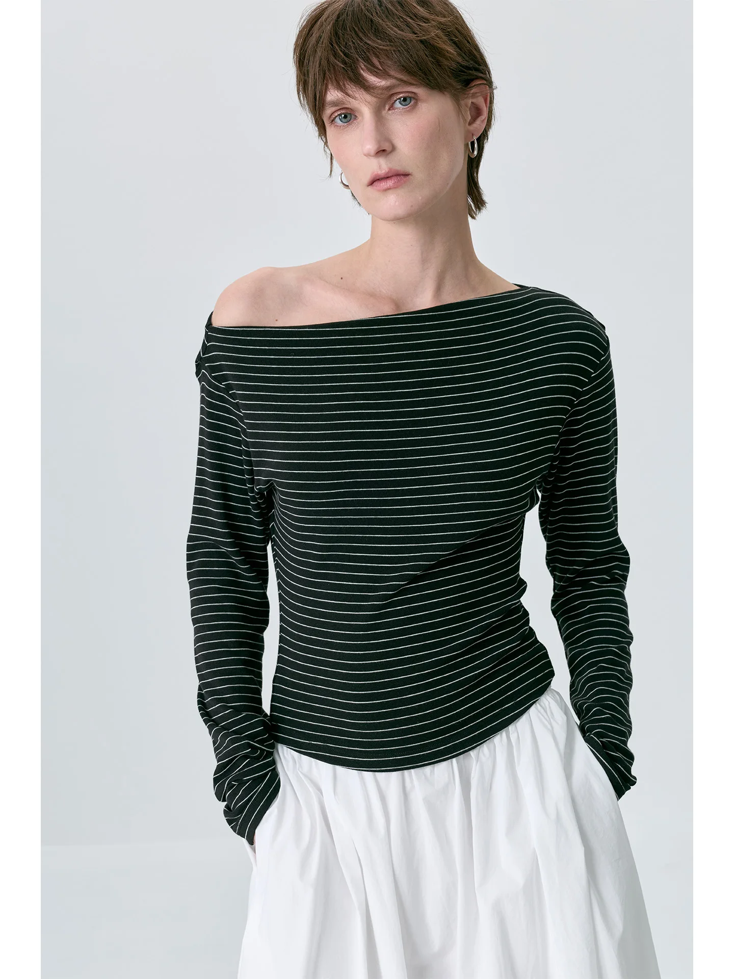 

Fashionable Black Asymmetrical Shoulder Long Sleeve T-Shirt Women's Thin Base Layer Shirt Striped Casual Style Spring Wear