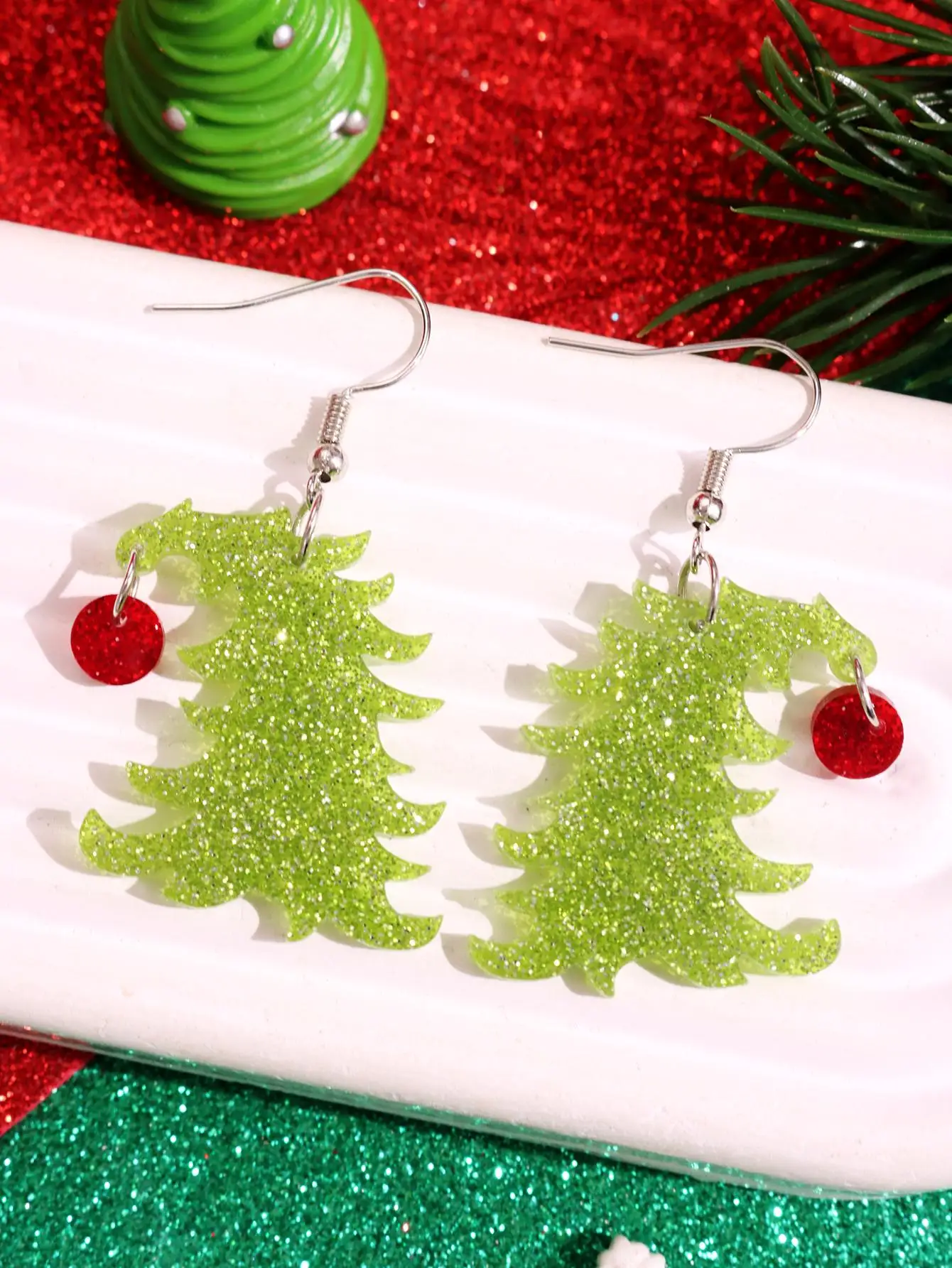 1 Pair of Green Christmas Tree with Red Spherical Acrylic Stud Earrings Niche Unique Women's Jewelry Christmas  Everyday Wear