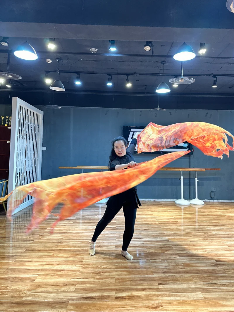 2 szt. Flagi do Tańca Świętego, Chwały, Rekwizyty dla Tancerzy, Dodatek do Kostiumu z Elastycznym Prętem, Pochłaniające Ogień Płomienie Czerwone