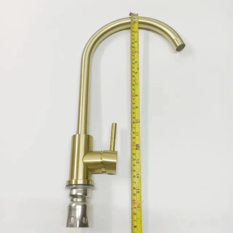 Rubinetto da cucina dorato Miscelatore per lavello caldo e freddo spazzolato in acciaio inossidabile 304 con bocca girevole per lavello da cucina