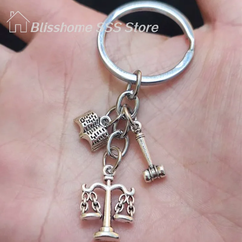 【S】Porte-clés Balance, Juge et Livre pour avocat, pendentif de sac à dos, produits pratiques de haute qualité pour usage quotidien, fait main, DIY