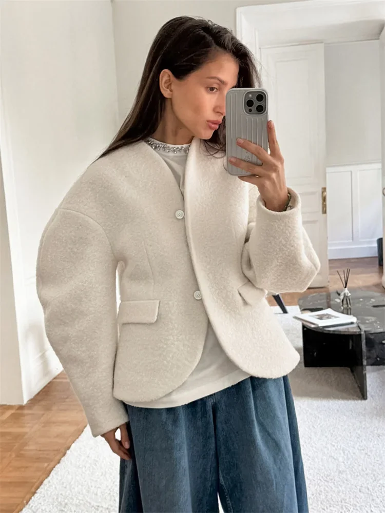 

White Loose Knitwear Jackets For Women Fashion Elegant High Waist Autumn 2025 New Commute Outwear Luxury Ladies Jackets
