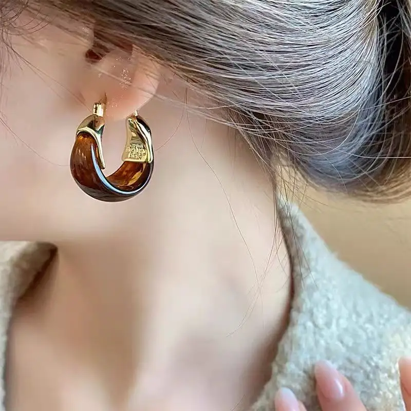 Autumn and Winter Melad Color Resin Imitation Amber Stone Design Ear Cuff for Women Jewelry 2025 Trend Earrings Accessories