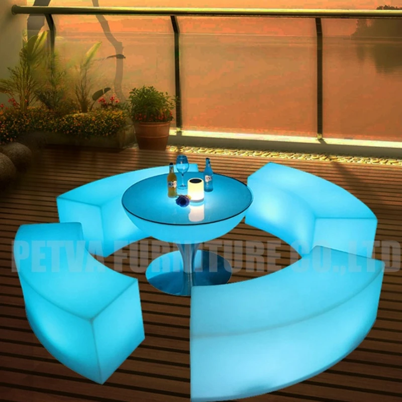 Round serpentine 3.4 diameter lounge sofa with table food counter for event lounge bar outside