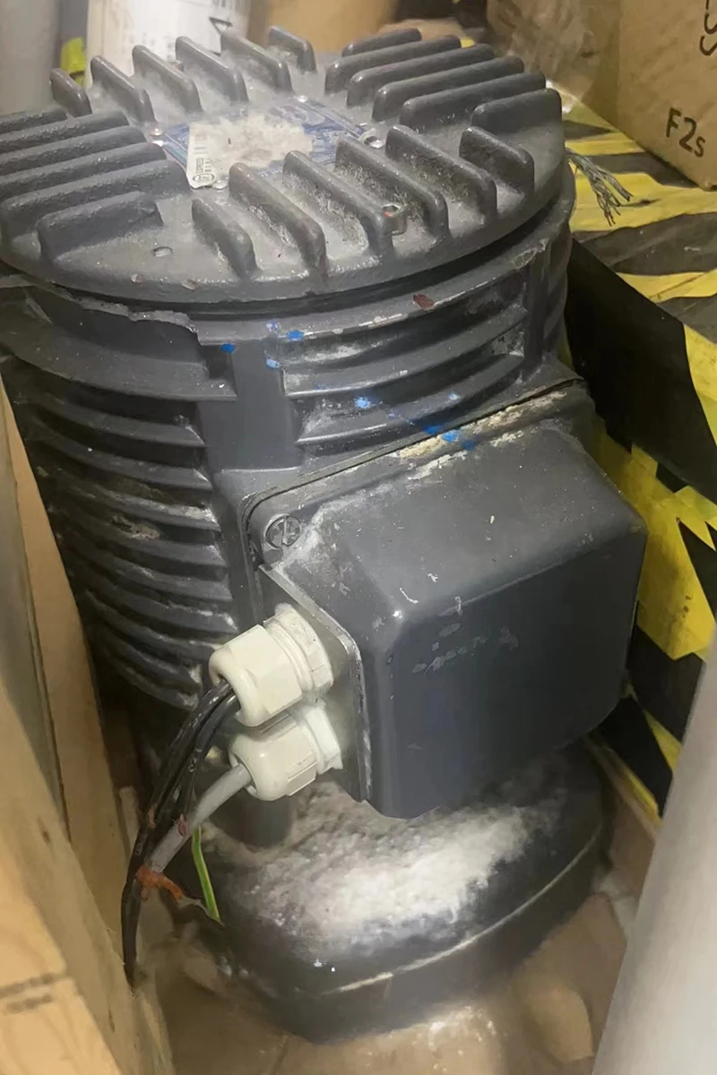 

Оригинальный б/у мотор-редуктор для запасных частей офсетной печатной машины Roland 700