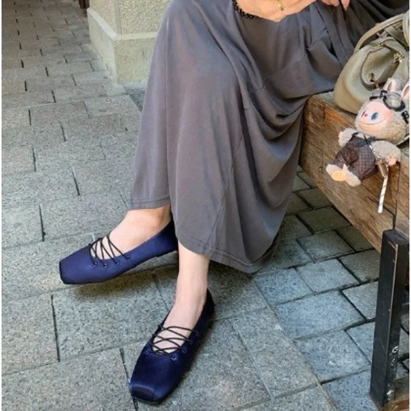 ブルーシルクバレエシューズ レディース メリージェーン クロスボディストラップ 秋2025スタイル レザーバージョン ローヒール シングルシューズ
