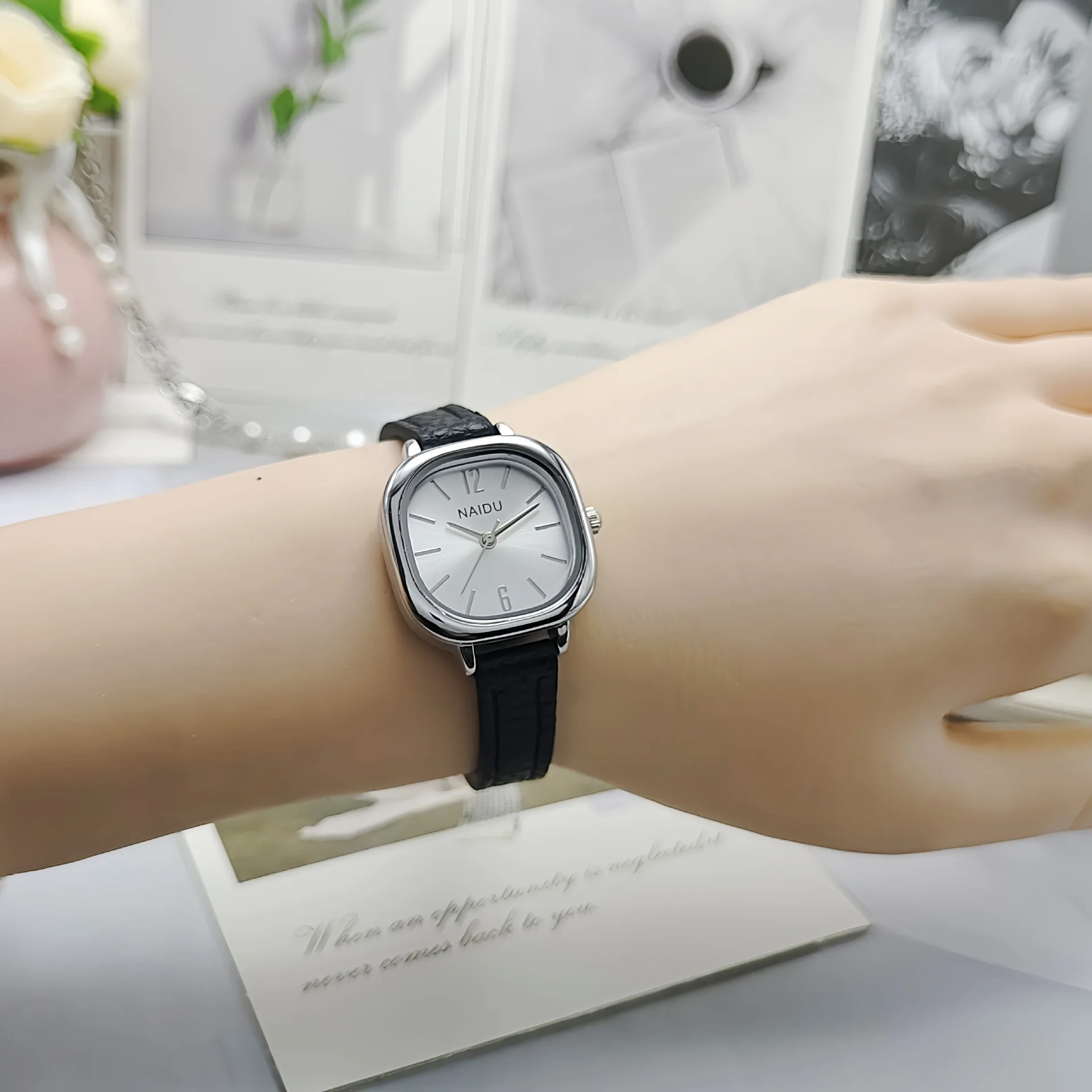 Lässige Quarzuhr mit quadratischem Zifferblatt, Damen-Kleideruhr, modische Lederarmbanduhren für Frauen, vielseitige Armbanduhren, Dropshipping – Detail 5