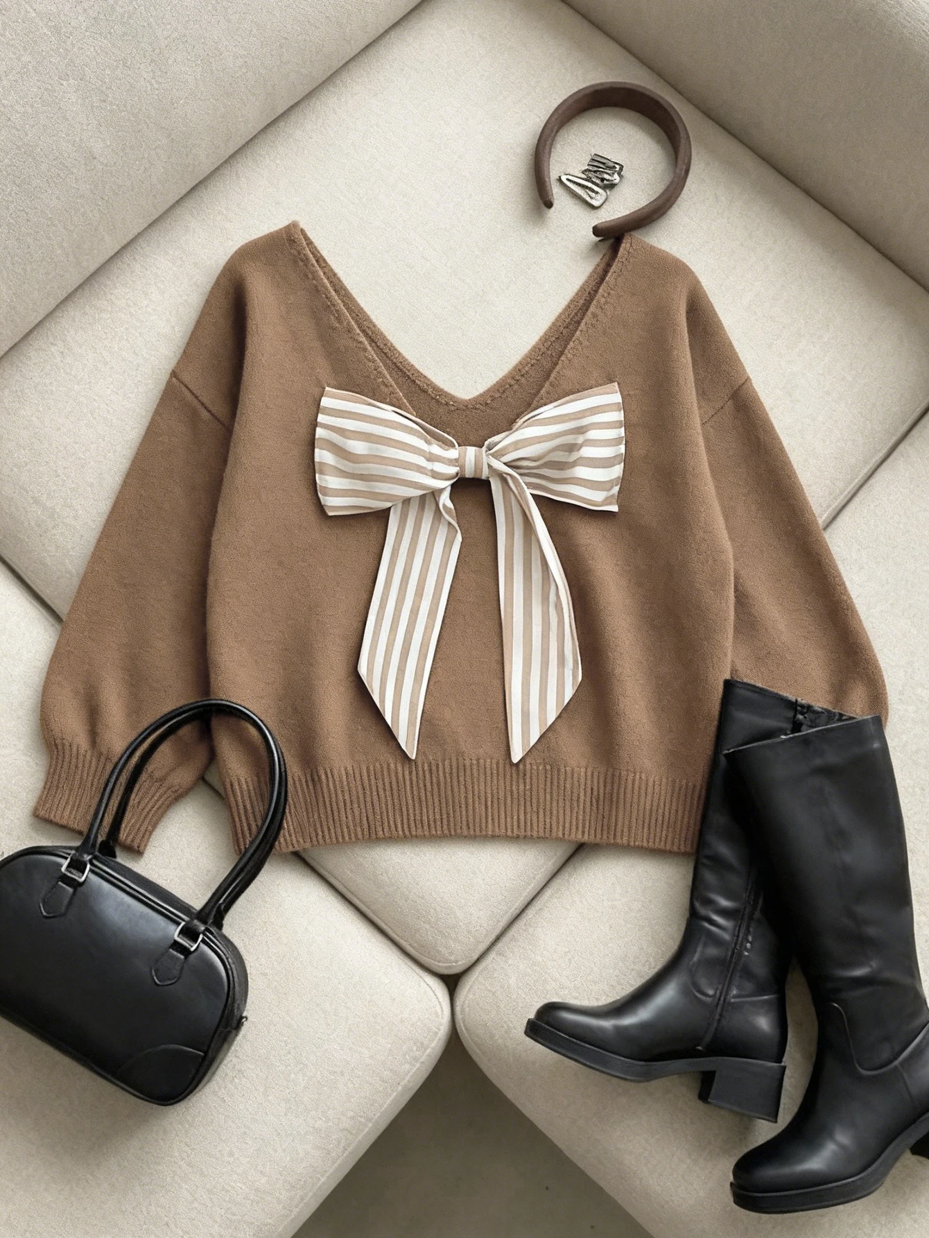 

Autumn and Winter New Niche Knit Cardigan for Women, Designed with a Lazy Style, Sweater Top, Khaki Color with Bow, Loose V-Neck Design Pullover, Casual and Elegant Autumn and Winter Top, Basic Versatile Style for Urban Commuting, Stylish and Casual Vacat