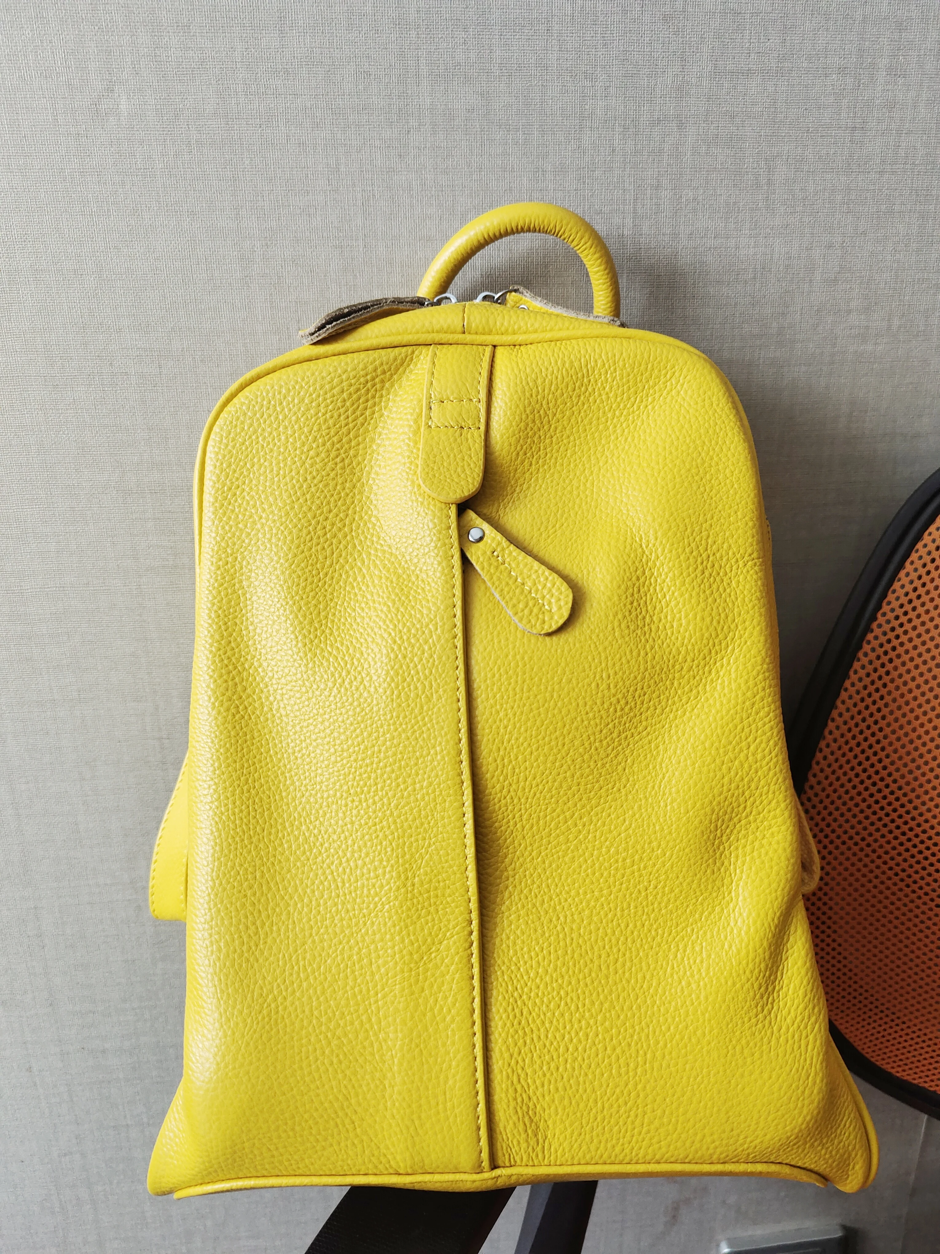 Zency Damen-Rucksack aus 100% Echtleder, Modischer Bronze-Rucksack mit Großer Kapazität und Vielen Taschen, Einfacher Tagesrucksack für die Arbeit – Detail 1