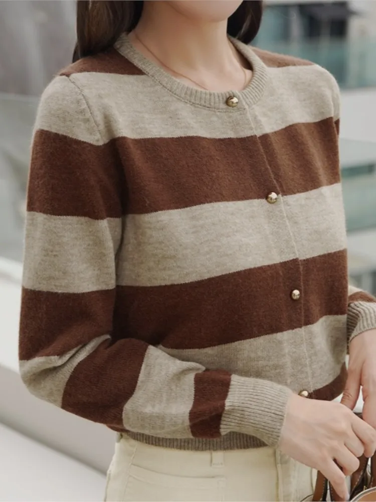 محبوك الخريف سترة المرأة مخطط طباعة عادية سليم موضة السيدات اقتصاص بالأزرار الكورية نمط امرأة سترة معاطف