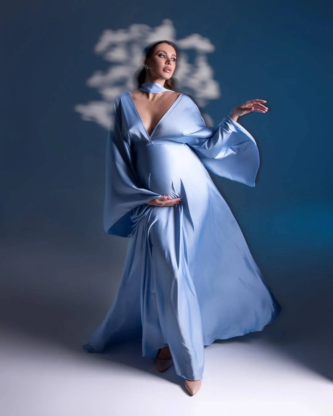 床丈スカイブルーサテンマタニティローブディープVネックロング妊婦ドレスワイドスリーブ妊娠ドレス写真撮影用