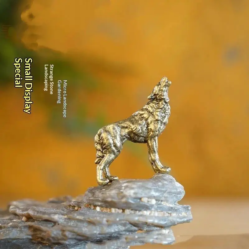 Howling Wolf Figurine Craft Lifelike Design Resin Statue Sculpture for Coffee Table Sideboard Home Decor Ornament