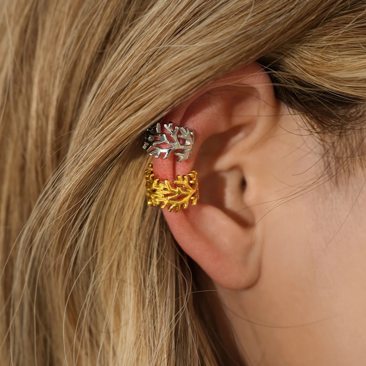 

Exquisite and stylish coral design stainless steel ear clip 18K gold-plated waterproof jewelry for dates, everyday wear