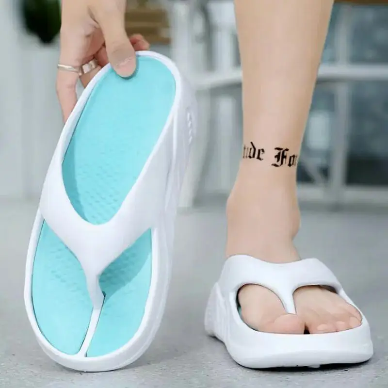 High Quality Men Women Flip Flops Outdoor Indoor Slippers Thick Soft Sole Men Beach Sandals Non-slip Bathroom Home Men Slippers