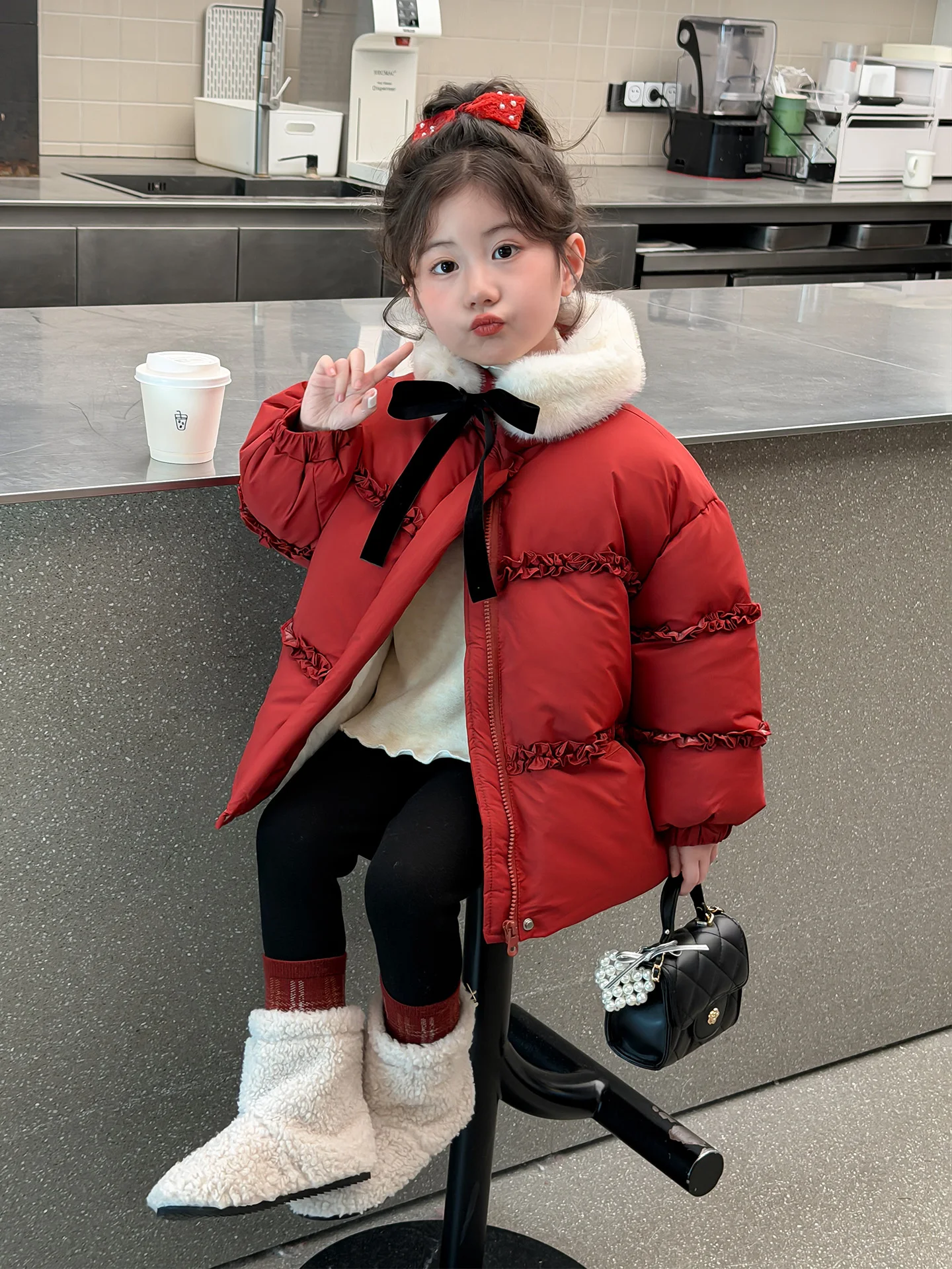 

Зимняя пуховая куртка для девочек 2025 года, новая модель, красная, теплая, с меховым воротником, корейский стиль, стандартный крой