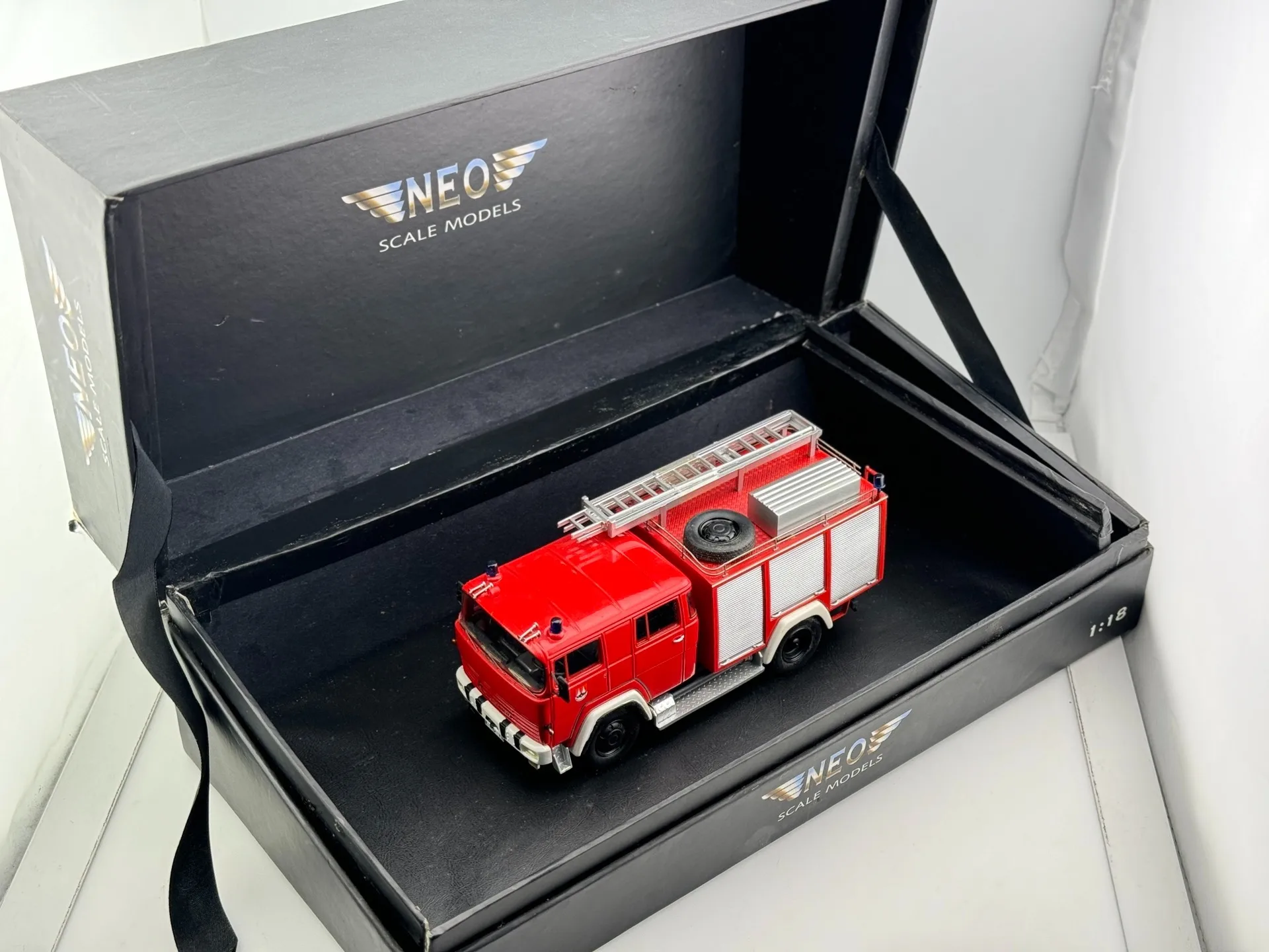 Neo 1/43 escala motor de bombeiros resina modelo de carro brinquedo colecionável presente lembrança exibição ornamento