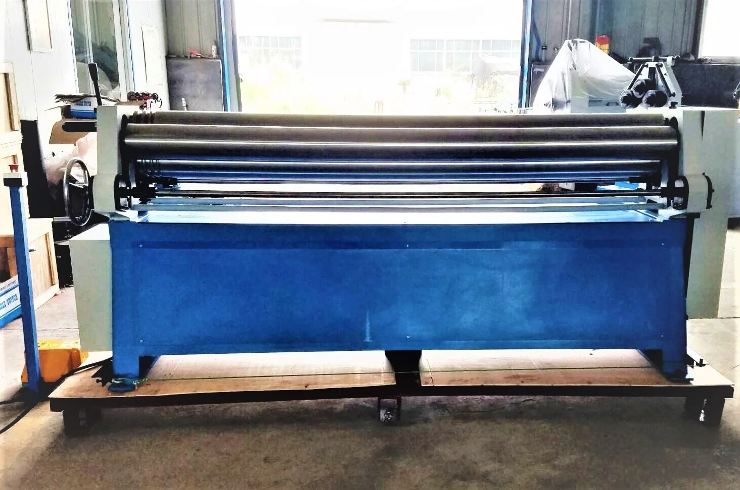 لفات الانزلاق الكهربائية 3 أسطوانة آلة لف ألواح الصلب الميكانيكية غير المتماثلة آلة لف الصفائح المعدنية الألومنيوم آلة لف مستديرة