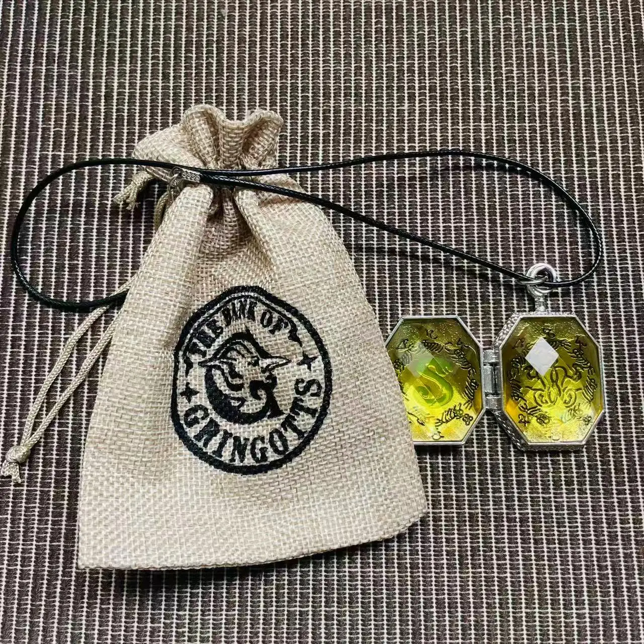 Magic World Cos Prop Can Be Opened Locket Pendant Props Gift Sack 2PCS Set Easter Halloween Christmas Thanksgiving Gift - view 4
