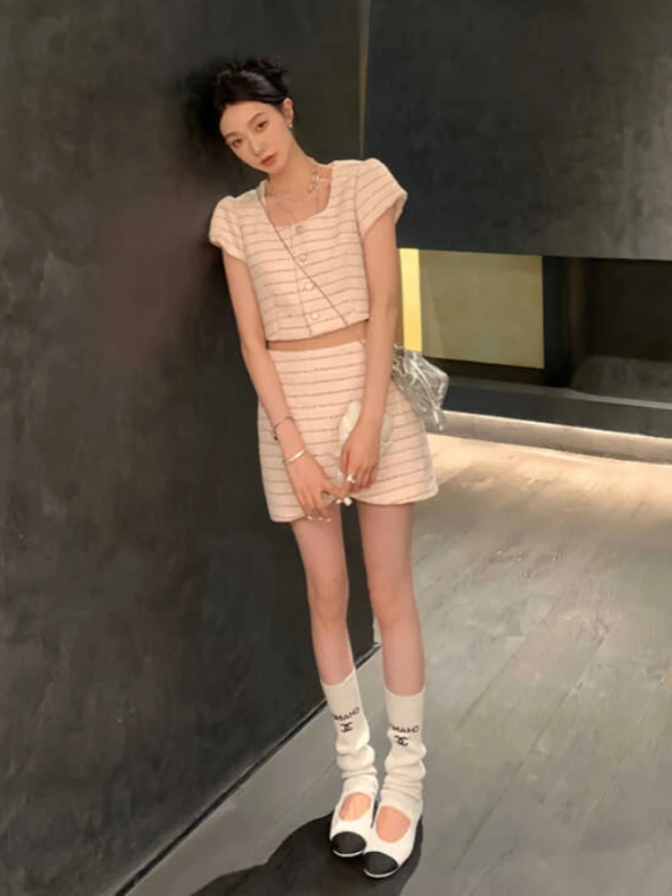 بلوزة قصيرة رفيعة تناسب الجسم وتنورة قصيرة على شكل حرف A للنساء ، بدلة مثيرة حلوة ، طراز العطر ، طقم وردي من قطعتين ، جودة عالية ، جديد ، صيف ،