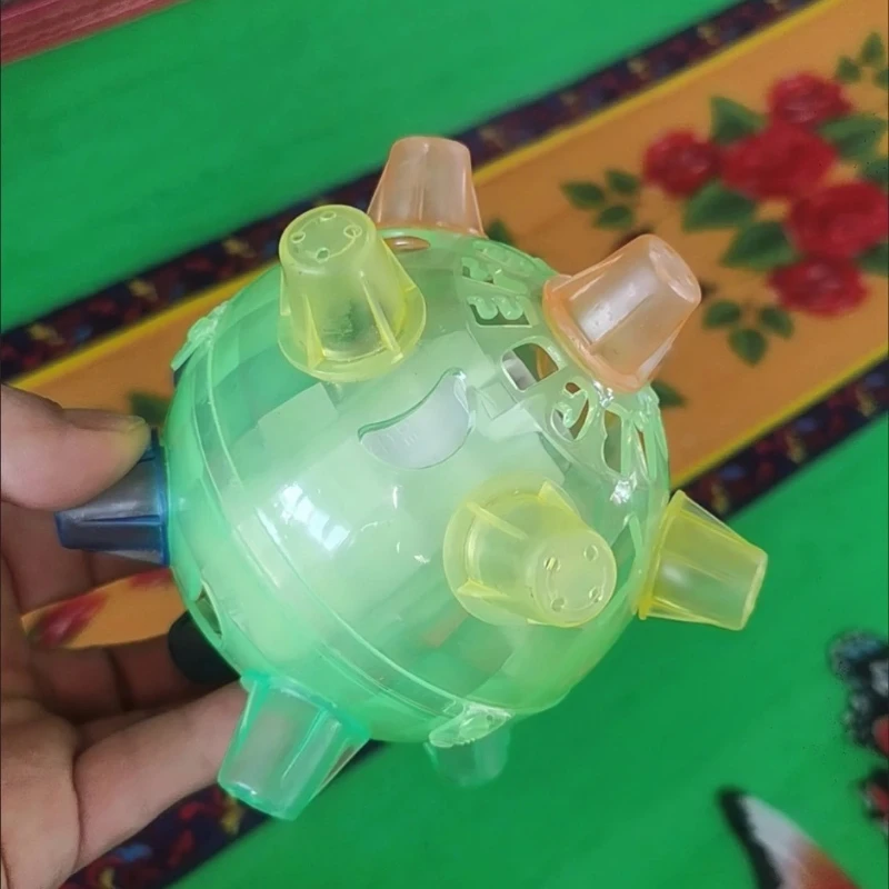 LED-oplichtende stuiterbal knippert en speelt muziek tijdens het springen. Perfect verjaardagscadeau voor kinderen van alle leeftijden (jongens en meisjes die het houden!)