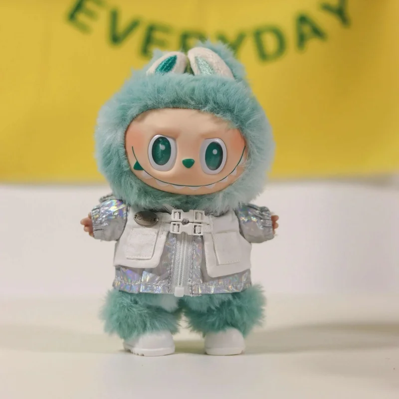 

Vintage Trench Coat Skateboard Ski Board for labubu 3.0 Doll Ski clothing set for Ropa Labubu Dolls Clothing Accessories