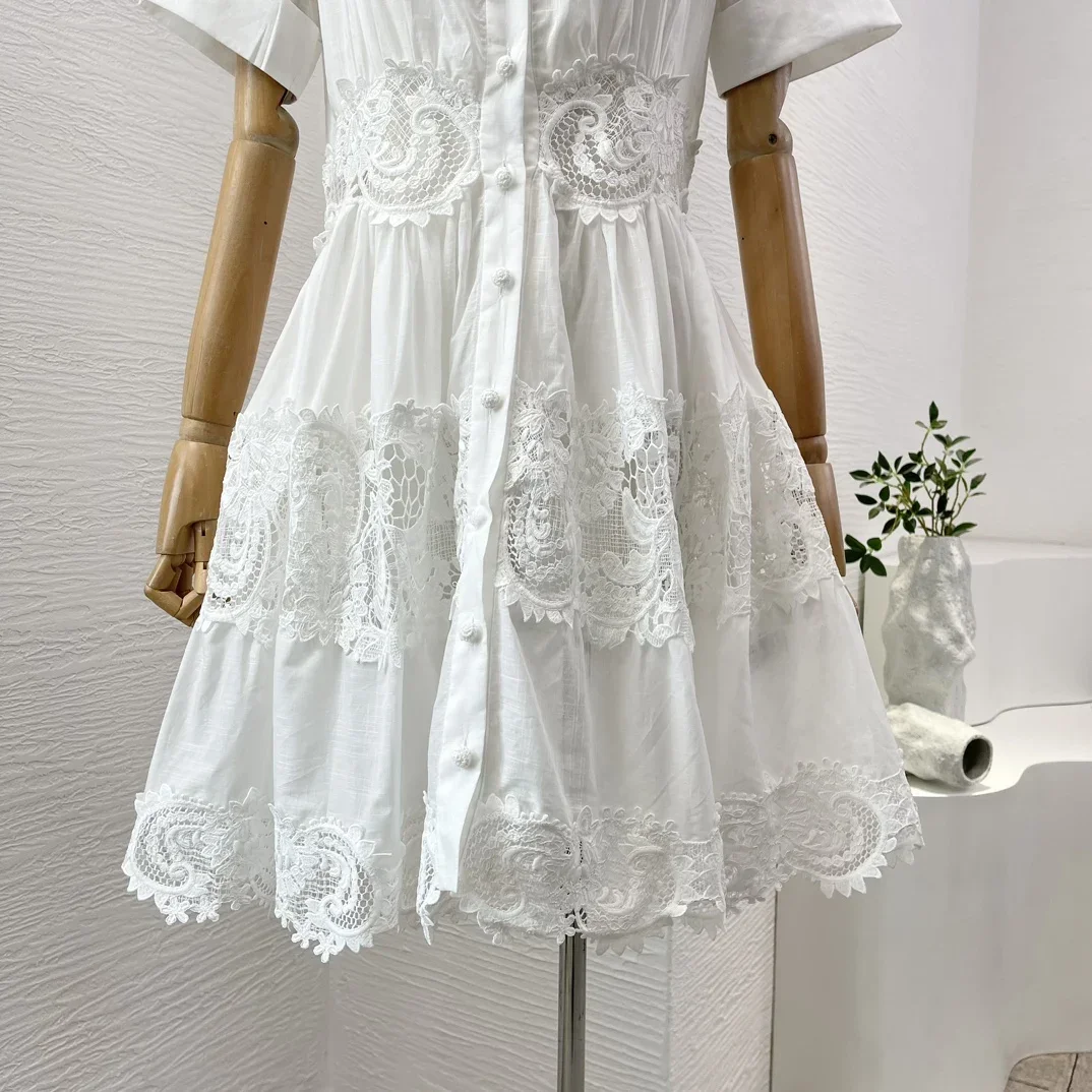 Hoge kwaliteit Elegantes witte mini-jurk met korte mouwen en kantborduurwerk