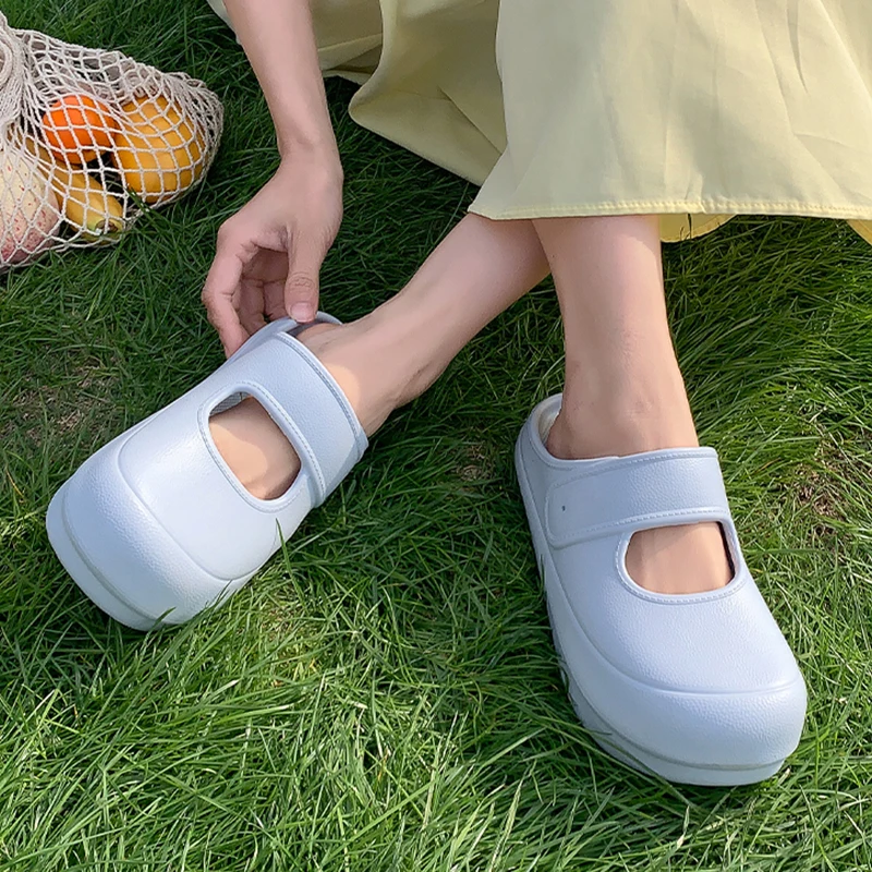 2026 Sommer Plateau-Mules für Damen: Modische, rutschfeste Strand-Flip-Flops mit geschlossener Zehenpartie und EVA-Plateau im Mary-Jane-Stil