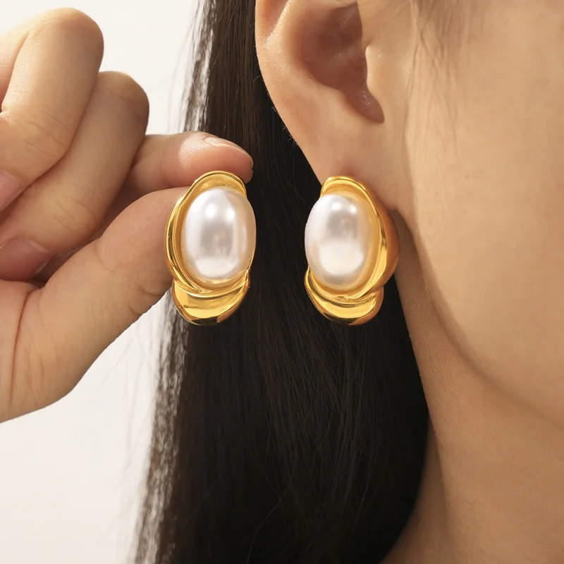 French Geometric Gold Ingot Shape Titanium Steel Ear Studs Plated 18K Gold Inlaid Shell Pearls Fashion Earrings Wholesale