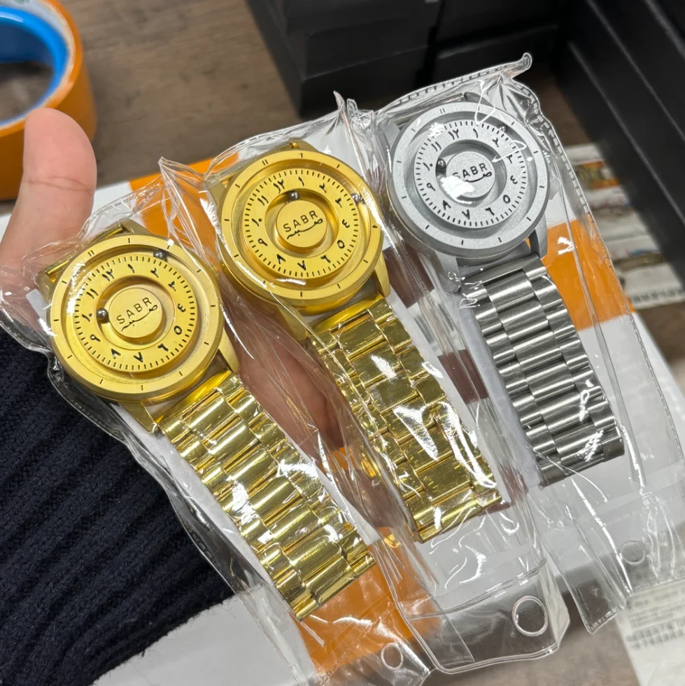 Top Luxury Fashion Gold Men's Quartz Watch Stainless Steel Magnetic Rolling Ball Pointer Men's Watch Sabr