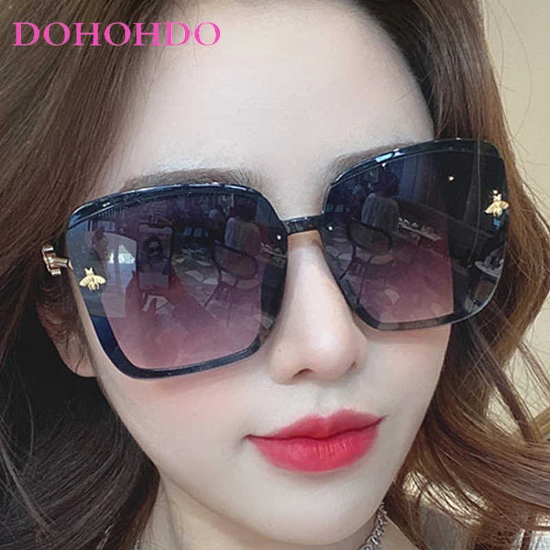

DOHOHDO Fashion Bee Oversize Square Sunglasses Women Men Vintage Metal Versatile Sun Glasses Female Oculos Gafas Lentes De Sol