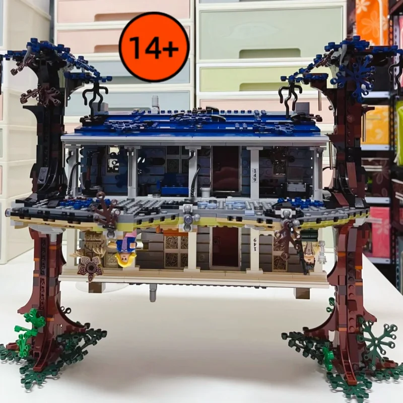 

Classic Movie Series Strange Inverted Model 75810 Home Decor Building Blocks for Adults Friends Party Toys Birthday Gifts