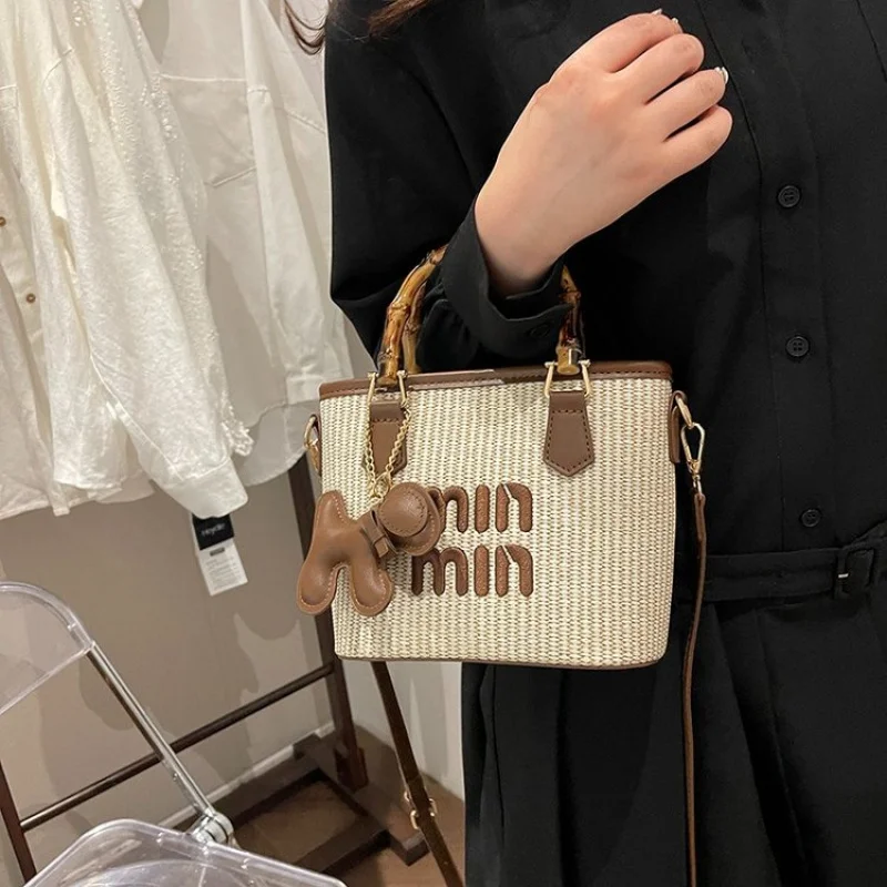 

Роскошная брендовая женская сумка с фирменным холстом и кожаными аккордами для культовой и вневременной привлекательности