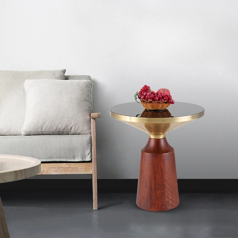 طاولة قهوة من الخشب الصلب، غرفة معيشة بسيطة وحديثة، شقة صغيرة، طاولة قهوة مستديرة