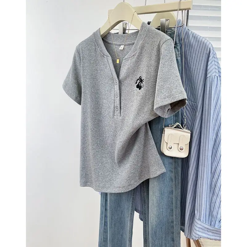 

Pure Cotton Embroidered Short Sleeves T-shirt for Women's Summer New V-neck Temperament Slim Fit Tops Fashion Women Clothing