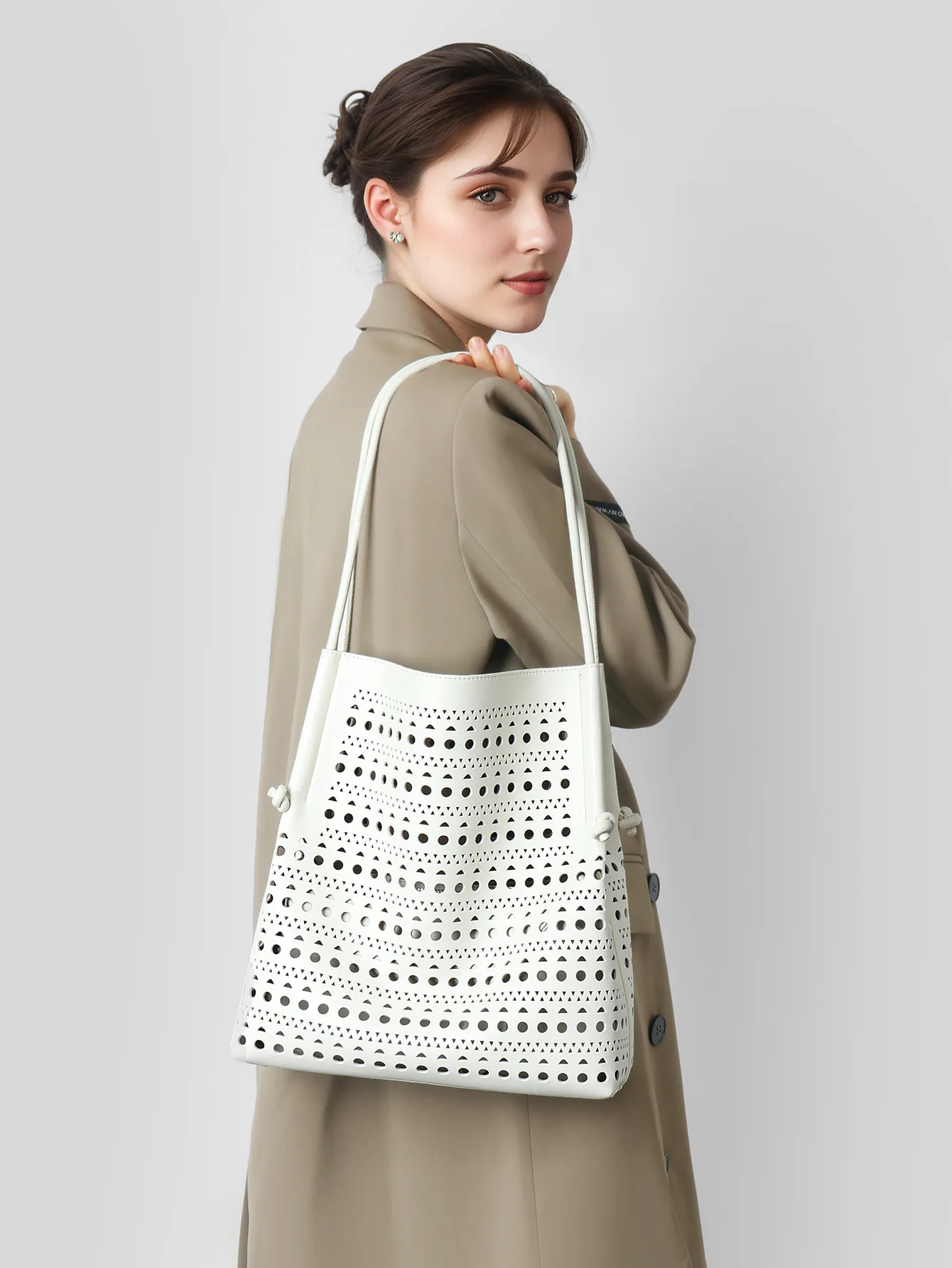 Large Capacity Hollow out Leather Tote Bag Mother-Child European American Style Shoulder Bag for Women Commuting
