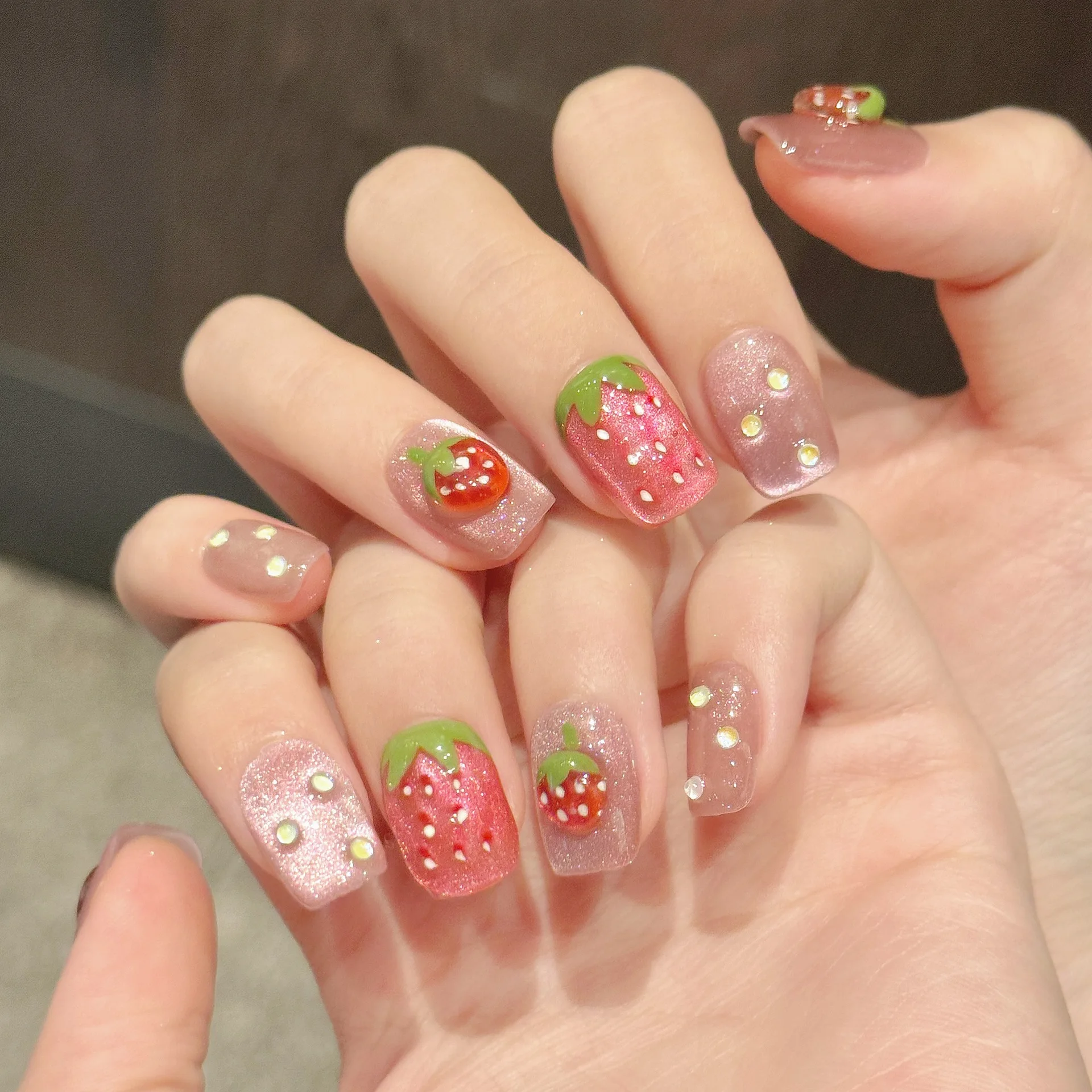 10 قطعة الصحافة اليدوية على الأظافر ثلاثية الأبعاد الفراولة ديكور الأظافر وهمية لفتاة يمكن ارتداؤها انفصال قصيرة الوردي القط العين أظافر صناعية نصائح #2