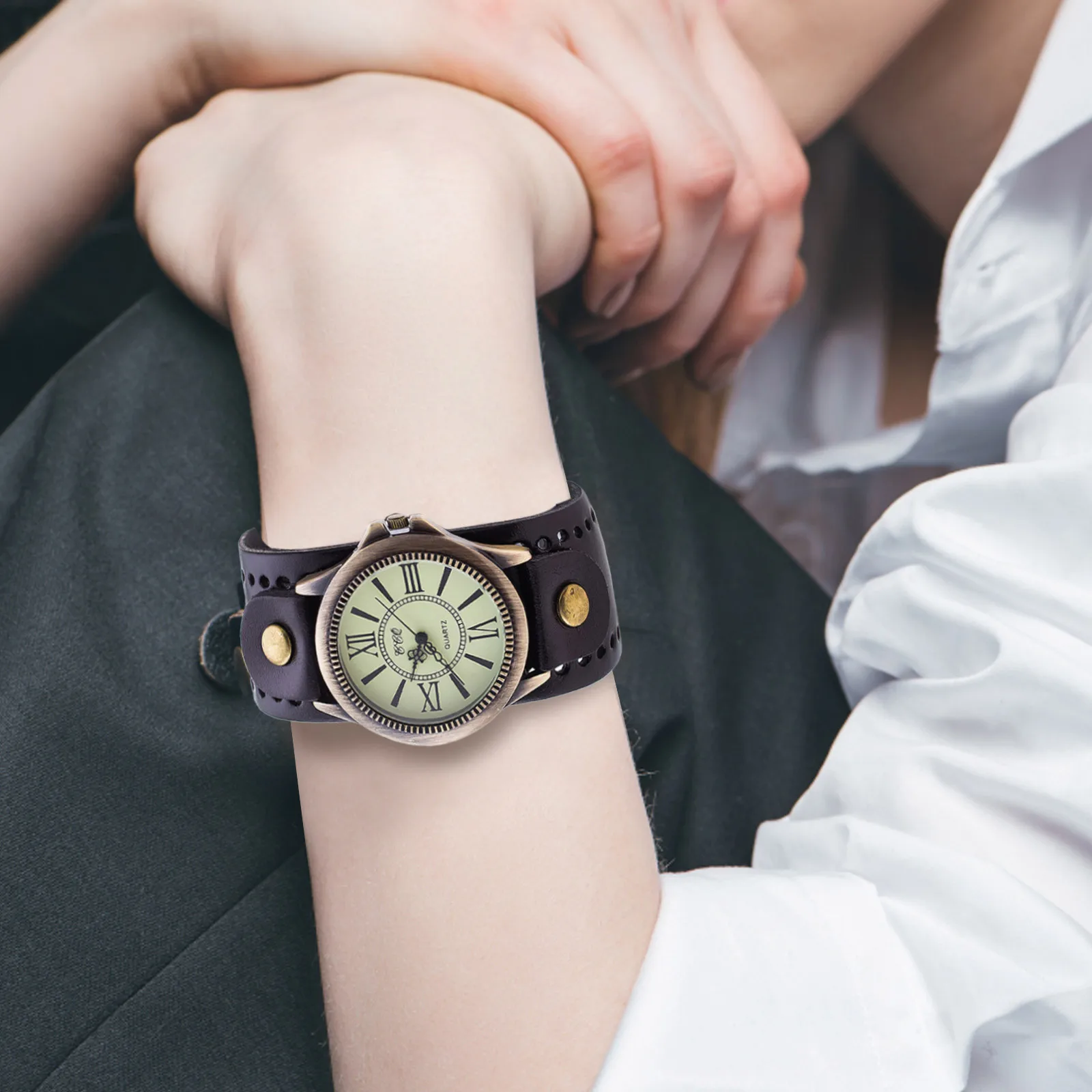 فاسق ريترو ساعة جلدية الخط الروماني كوارتز ساعة رجالية ونسائية عادية ساعة خمر العصرية الرجال النساء كوارتز ساعة اليد