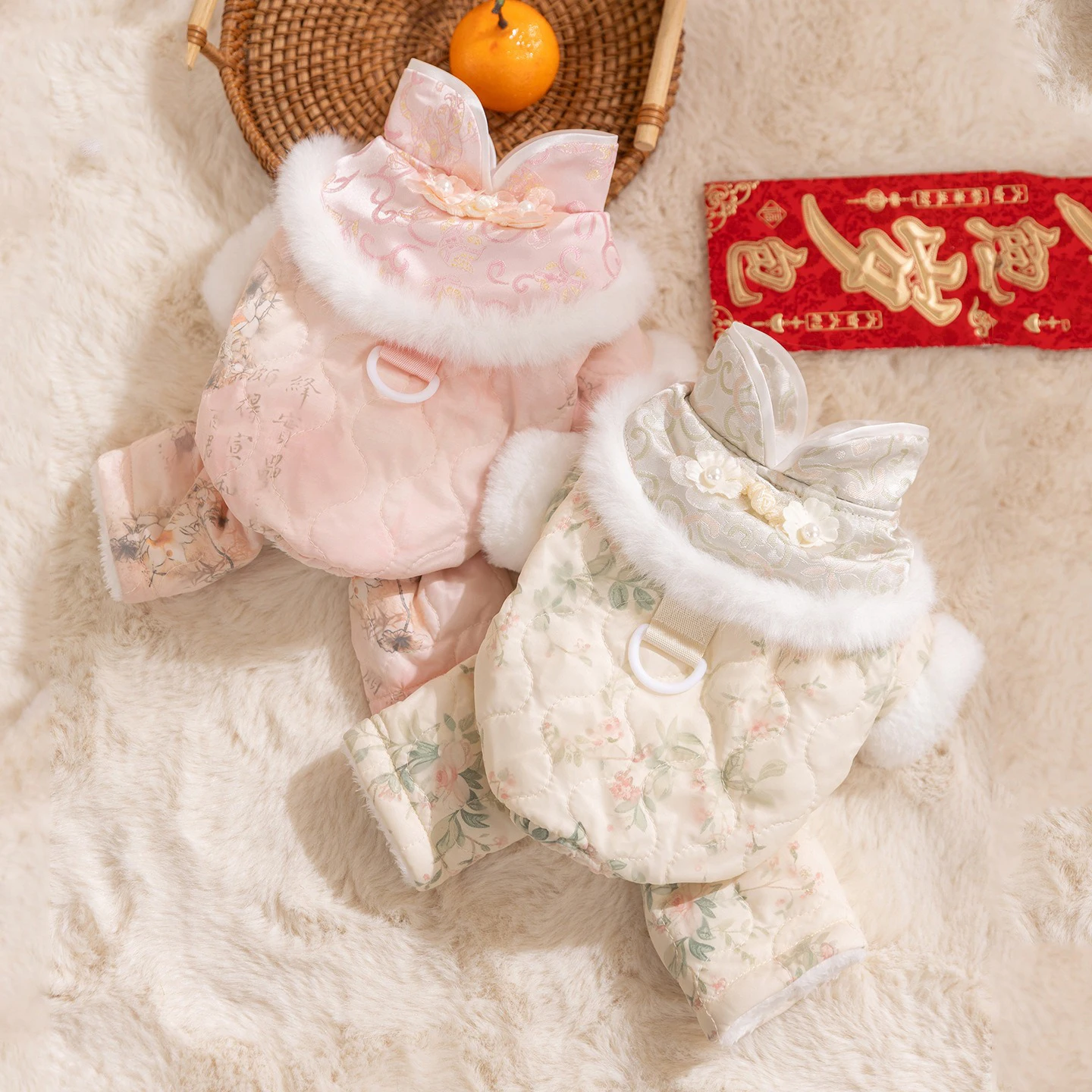 

Зимняя красивая одежда для щенков B, плюшевое пальто на флисовой подкладке, одежда для бишон на четырех ногах, праздничный новогодний комбинезон для собак