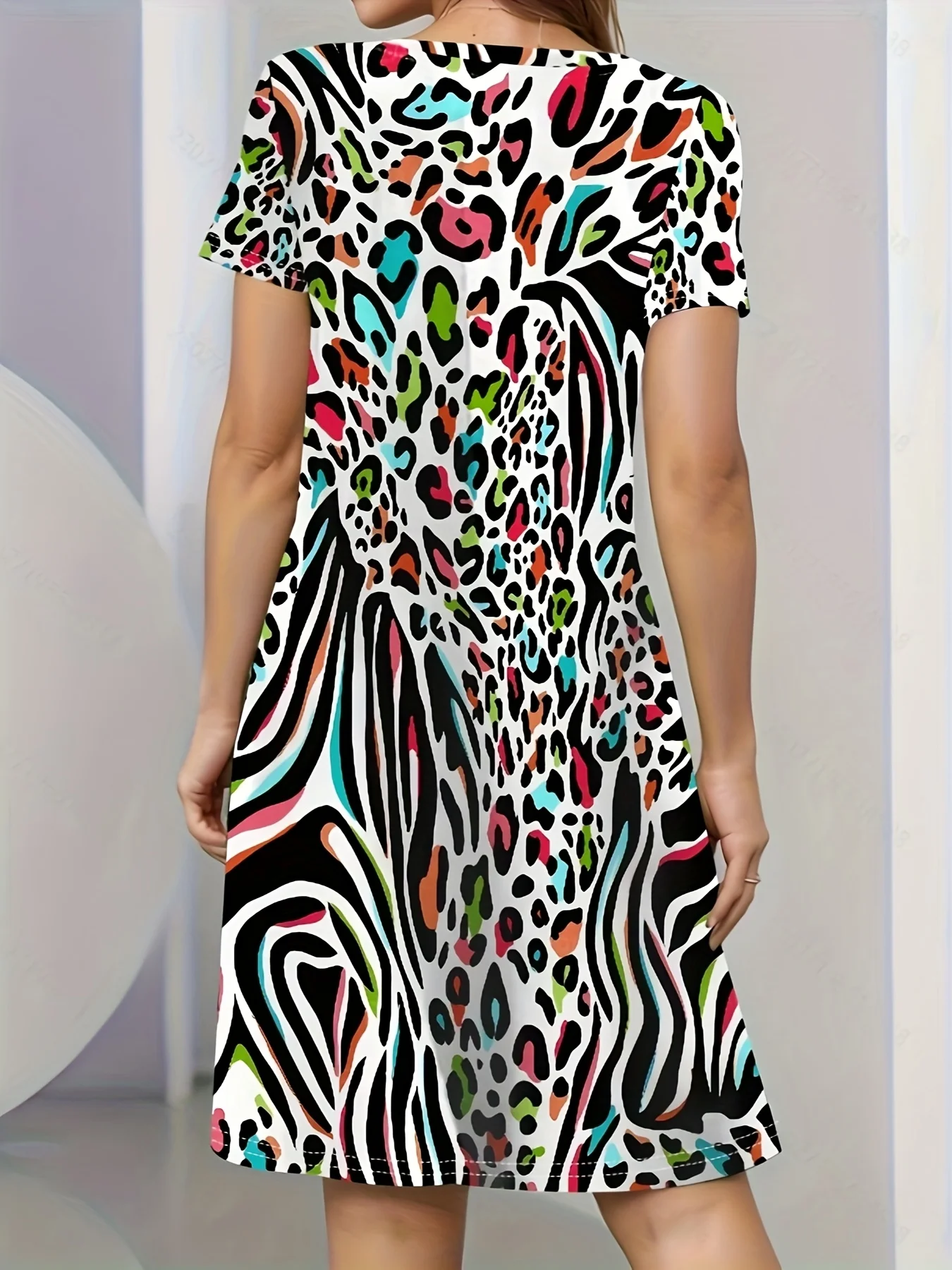 Damska sukienka w stylu retro z czarno-białym geometrycznym wzorem w okręgi - krótka spódnica mini z krótkim rękawem i okrągłym dekoltem, odzież damska w stylu Y2k