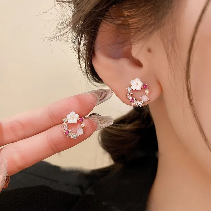Cute Korean Personality Small Flower Stud Earrings For Women Temperament Simple Fashion Metal Female Stud Earrings